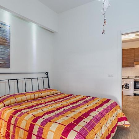 Appartement Naxos Bay Flat With Terrace 50 Meters From The Sea à Giardini-Naxos Extérieur photo