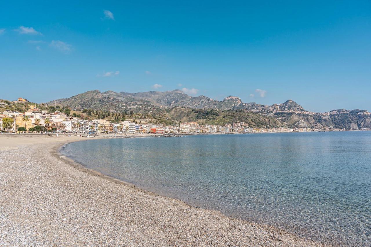 Appartement Naxos Bay Flat With Terrace 50 Meters From The Sea à Giardini-Naxos Extérieur photo