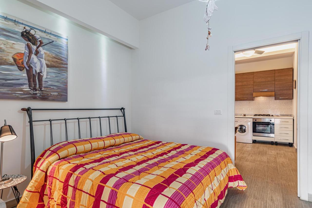 Appartement Naxos Bay Flat With Terrace 50 Meters From The Sea à Giardini-Naxos Extérieur photo