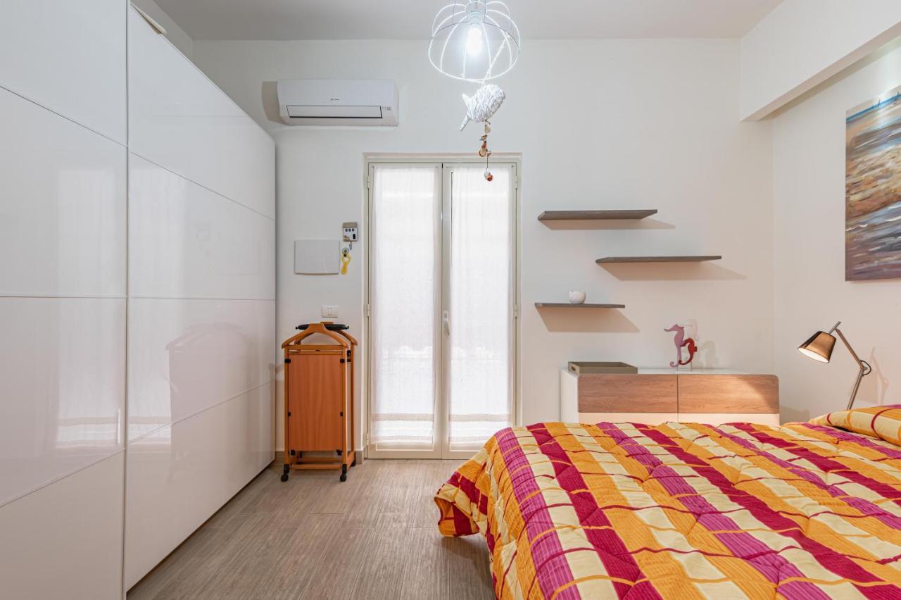Appartement Naxos Bay Flat With Terrace 50 Meters From The Sea à Giardini-Naxos Extérieur photo