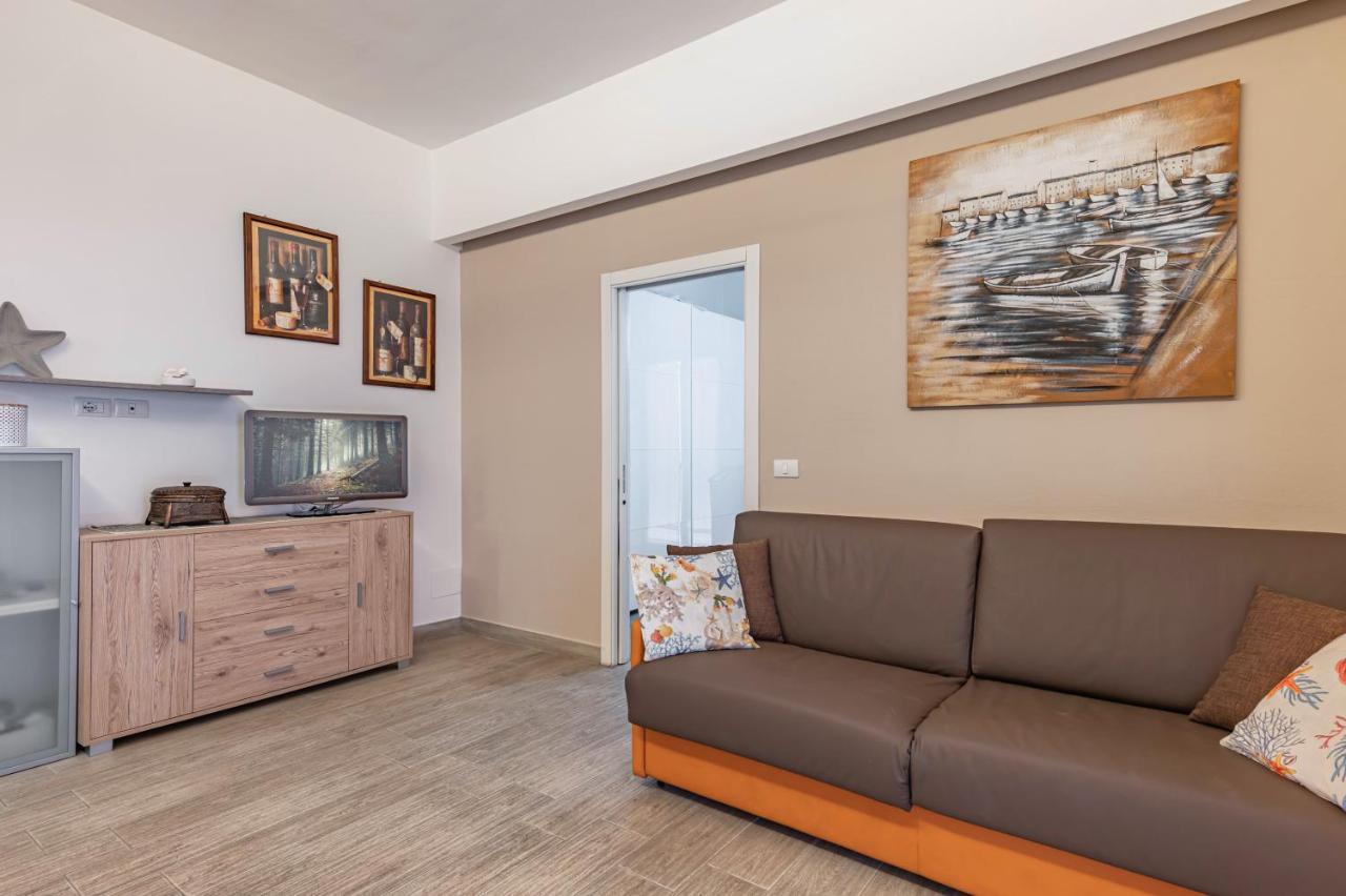 Appartement Naxos Bay Flat With Terrace 50 Meters From The Sea à Giardini-Naxos Extérieur photo