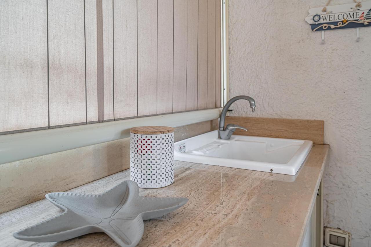 Appartement Naxos Bay Flat With Terrace 50 Meters From The Sea à Giardini-Naxos Extérieur photo