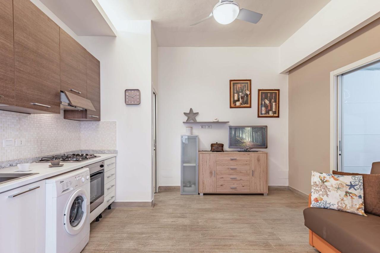 Appartement Naxos Bay Flat With Terrace 50 Meters From The Sea à Giardini-Naxos Extérieur photo